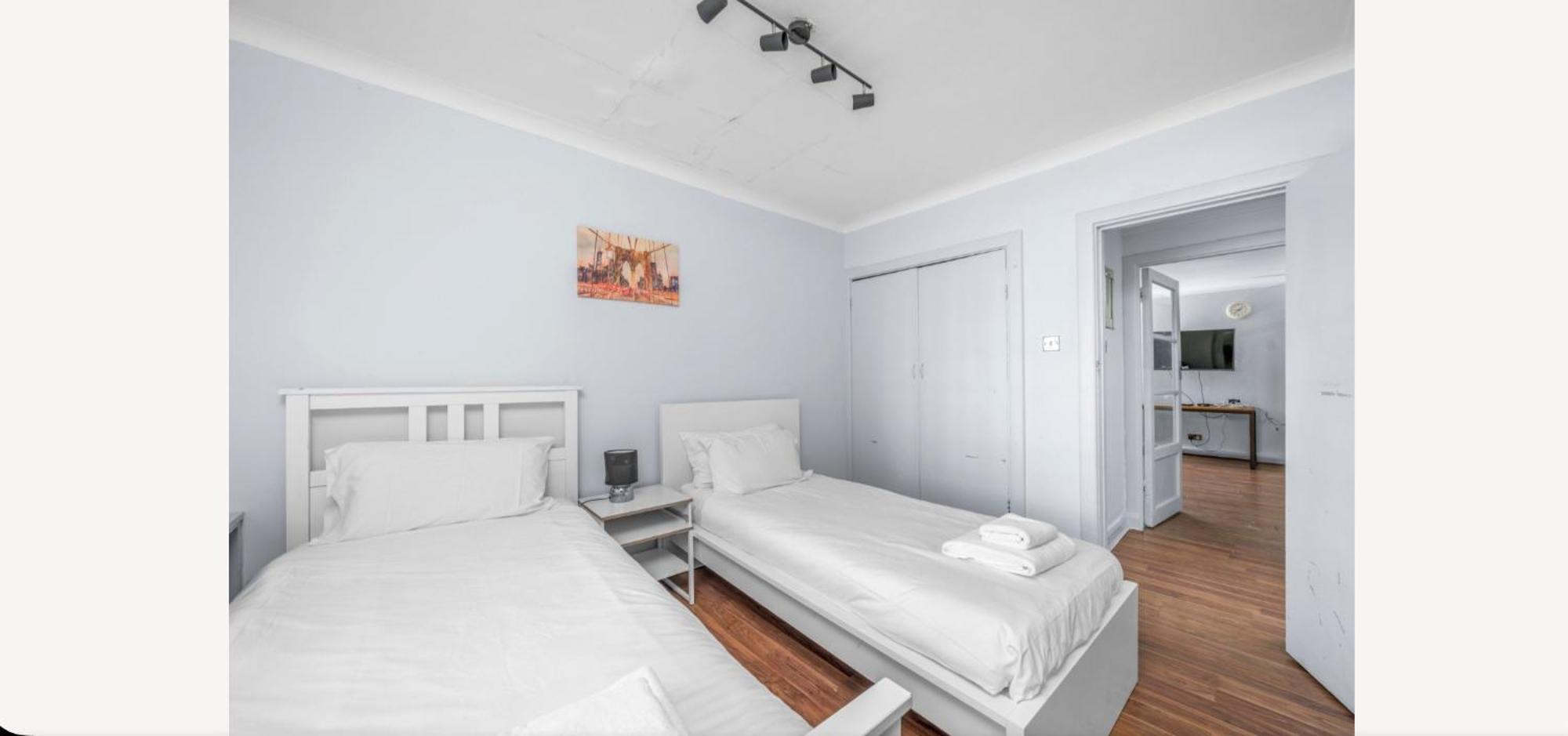 2 Bed Flat In Apartamento